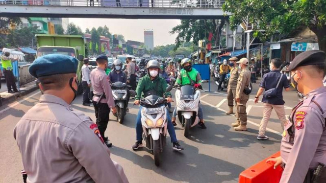 Titik penyekatan ppkm bekasi