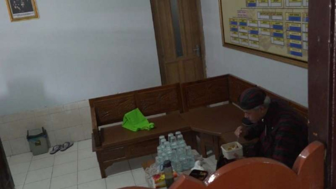 Ganjar Pranowo numpang tempat untuk makan di kantor Polsek