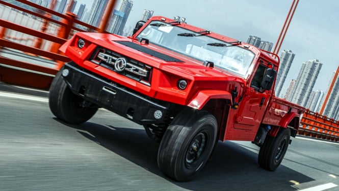 Mobil Dongfeng Warrior M50 yang mirip Hummer H1.