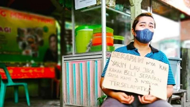 Ilustrasi pedagang sarapan di Medan berjualan dengan kalimat bikin sedih