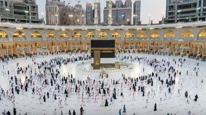 Jemaah haji tahun 2021 mulai melaksanakan tawaf sebagai rangkaian dari haji