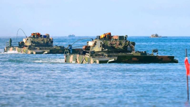 VIVA Militer: Tank amfibi Type 05 Tentara Pembebasan Rakyat China