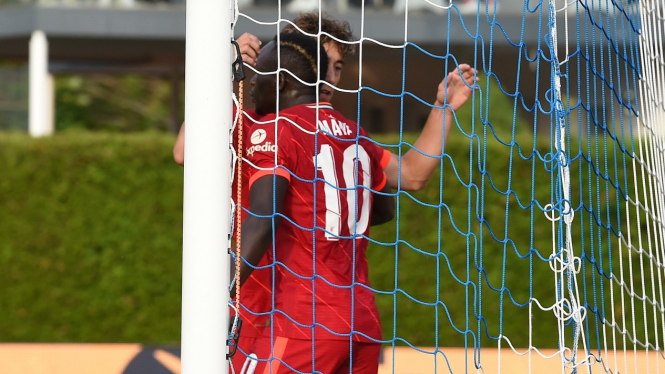 Sadio Mane mencetak gol di laga uji coba Liverpool