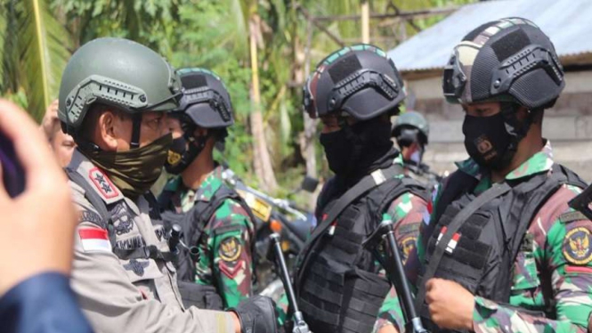 Kapolda Sulteng Irjen Polisi Abdul Rakhman Baso ikut memburu teroris Poso