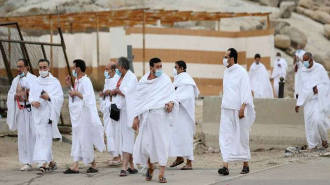 Umat Islam tiba untuk melaksanakan Wukuf di Arafah, Arab Saudi