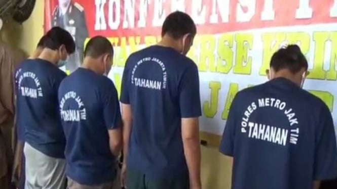 Polisi menangkap para penjual surat PCR palsu di Bandara Halim Perdanakusuma