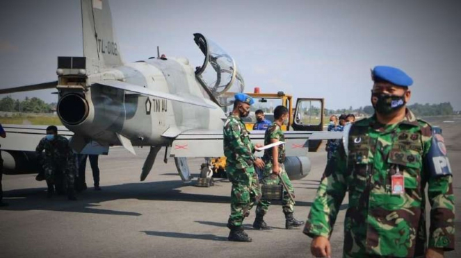 VIVA Militer: Pesawat tempur TNI pecah ban