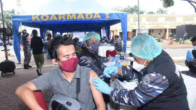 VIVA Militer: TNI AL gelar serbuan vaksinasi di Babelan, Kab.Bekasi