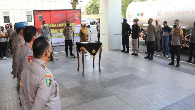 Penyerahan bantuan oksigen ke rumah sakit di Yogyakarta