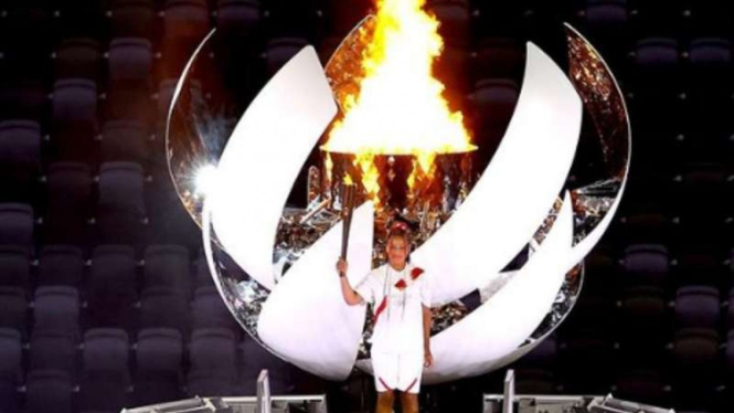 Naomi Osaka nyalakan obor Olimpiade 2020.