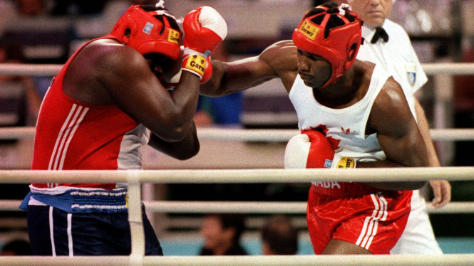 Lennox Lewis (kiri) saat tampil di Olimpiade Seoul 1988