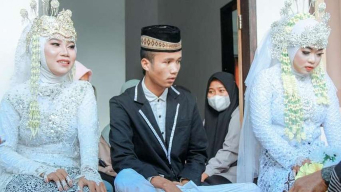 Dua Pengantin di Kuta Lombok