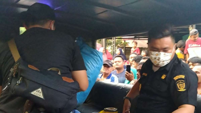 Polisi saat olah TKP pembunuhan Ketua MUI Labuhanbatu Utara, Sumut.
