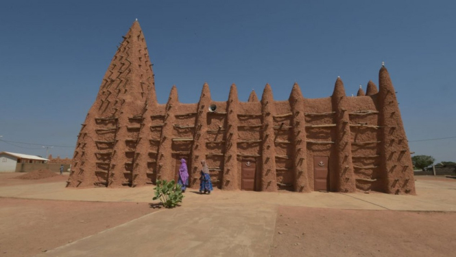 Masjid bergaya Sudano-Sahelian di Kouto, Pantai Gading. AFP via BBC Indonesia