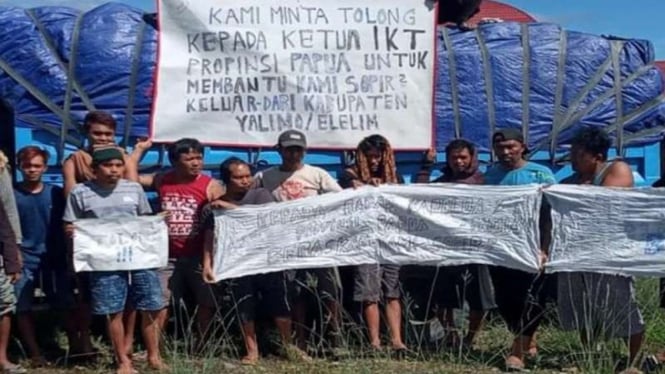 Sejumlah sopir yang terjebak di Kabupaten Yalimo, Papua.