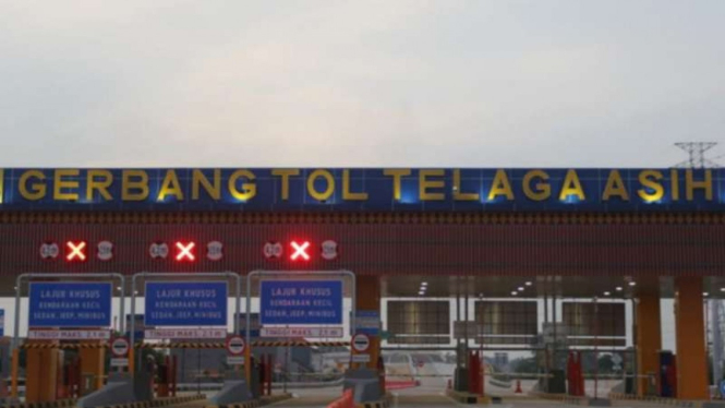 Gerbang Tol Telaga Asih, Kabupaten Bekasi, Jawa Barat, sebagai akses masuk Jalan Tol Cibitung-Cilincing Seksi 1 Segmen Interchange Cibitung-Telaga Asih.
