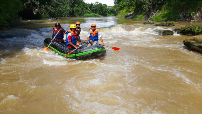 Tim SAR melakukan pencarian tengelamnya bocah di Sumatera Utara.
