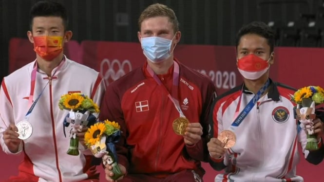 Anthony Sinisuka Ginting naik podium di Olimpiade Tokyo 2020