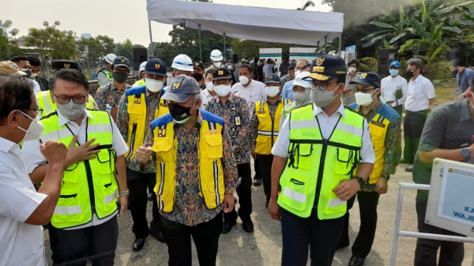 Gubernur DKI Jakarta Anies Baswedan bersama Menteri PUPR Basuki Hadimuljono