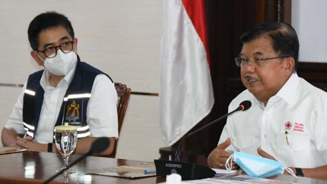 Ketua Umum Kadin Indonesia Arsjad Rasjid dan Ketua Umum PMI Jusuf Kalla.