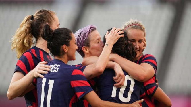 Timnas wanita Amerika Serikat merayakan gol ke gawang Australia