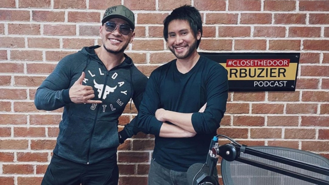 Kevin Aprilio bersama Deddy Corbuzier.