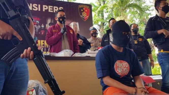 Polrestabes Semarang di Semarang, Jumat, 6 Agustus 2021, menangkap seorang pria pelaku pembunuhan wanita penghuni tempat indekos D'Paragon yang berlokasi Jalan Jogja, Kota Semarang, Jawa Tengah, yang terjadi sekitar sebulan lalu.