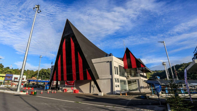 Pelabuhan modern di Kawasan Danau Toba.