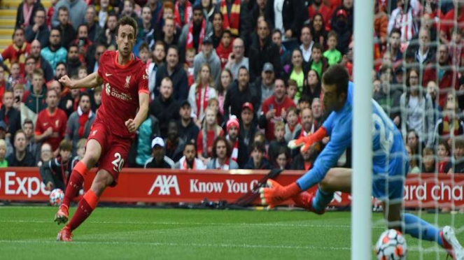 Penyerang Liverpool, Diogo Jota saat membobol gawang Athletic Bilbao