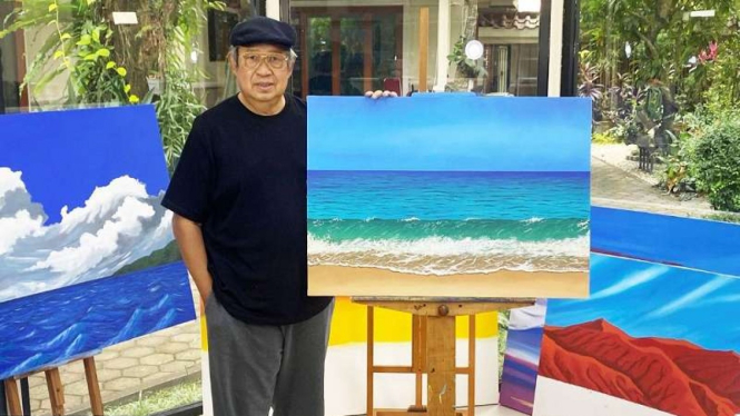 Lukisan deburan ombak pantai Pacitan karya SBY