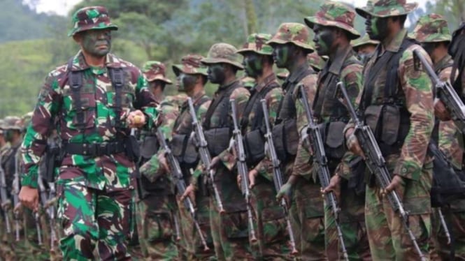 VIVA Militer: Letjen TNI Agus Rohman saat menjabat Pangdivif 1/Kostrad