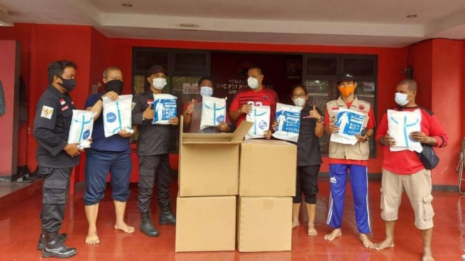 Bantuan APD Untuk Nakes dan Petugas Partai di Bekasi