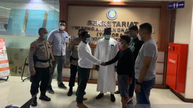 Proses perdamaian antara Tim Pengawasan Orang Asing Kantor Imigrasi Jakarta Selatan dengan diplomat Nigeria.