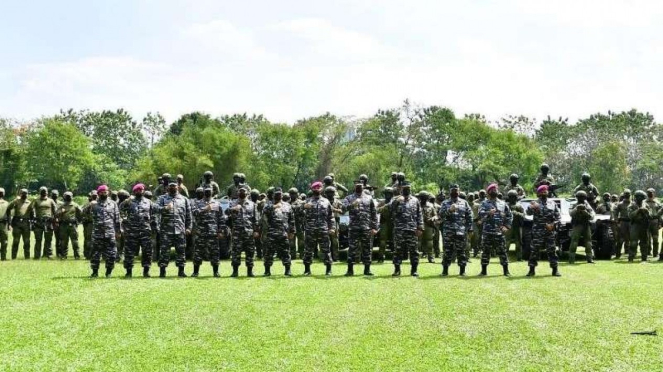 VIVA Militer: Kepala Staf TNI Angkatan Laut bersama pasukan Taifib Korps Marinir