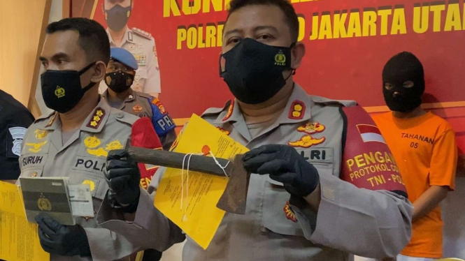 Polisi merilis pelaku begal sadis dengan kapak.