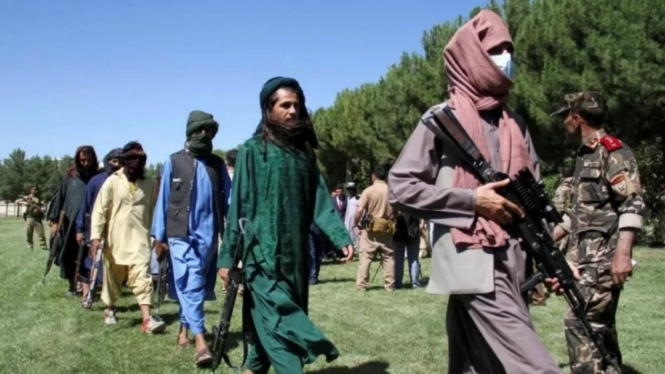 Taliban masuki Kabul saat AS evakuasi diplomat dari Afghanistan.