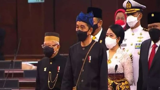Presiden Jokowi mengenakan pakaian khas adat Baduy di sidang tahunan MPR 2021