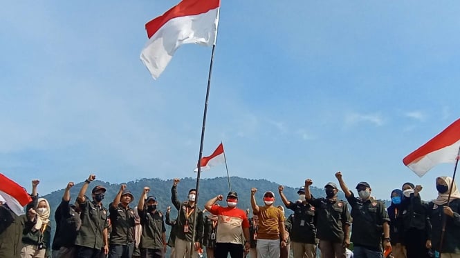 Upacara HUT RI di Gunung Tertinggi di Cilegon Banten