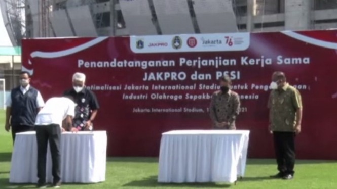 Pendatanganan kerja sama PSSI dengan PT Jakpro di Jakarta International Stadium