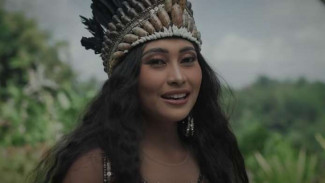 Tampil Memukau, Ini 8 Potret Novia Bachmid di &lsquo;Wonderland Indonesia'
