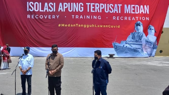 Menhub, Budi Karya Sumadi bersama Menteri BUMN, Erick Thohir dan Wali Kota Medan Bobby Nasution meninjau fasilitas isolasi terpadu KM Bukit Raya.
