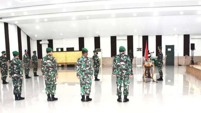 VIVA Militer: 3 Pamen TNI AD menjalani persidangan di Markas Kodam Jaya