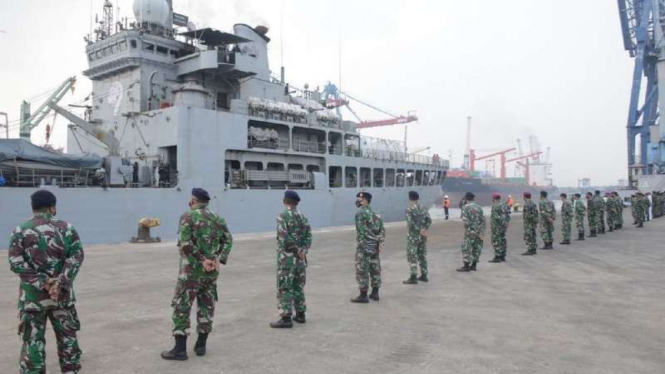 VIVA Militer: TNI Angkatan Laut sambut kedatangan kapal perang India Ins Airavat