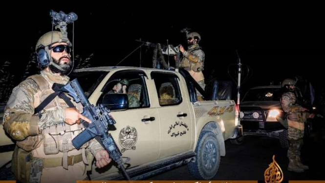 Pasukan Taliban dengan seragam taktikal bersenjata di Kabul Afghanistan