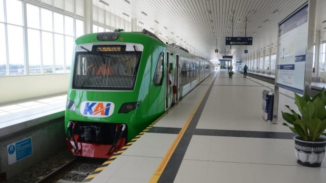 Tren del aeropuerto del Aeropuerto Internacional Yuva Karta (ferrocarril del aeropuerto Yia).