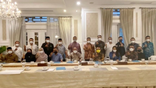 Gubernur DKI Jakarta Anies Baswedan saat bertemu dengan perwakilan 7 fraksi.