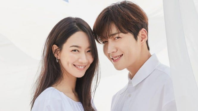 Shin Min Ah dan Kim Seon Ho.