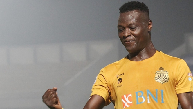 Striker Bhayangkara FC, Ezechiel N'Douassel