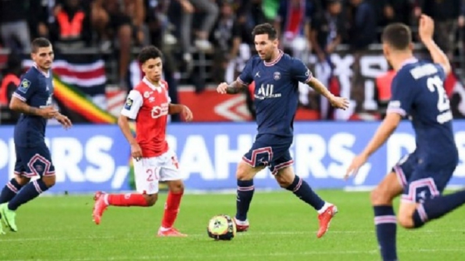 Lionel Messi jalani debut bersama PSG. 