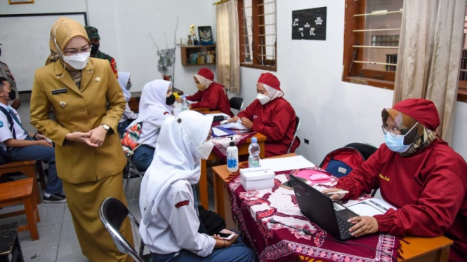 Sekolah melaksanakan Pembelajaran Tatap Muka (PTM) terbatas.